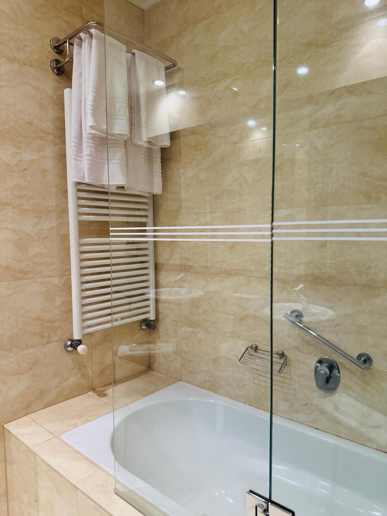 Hotel Rivo 티미쇼아라 외부 사진